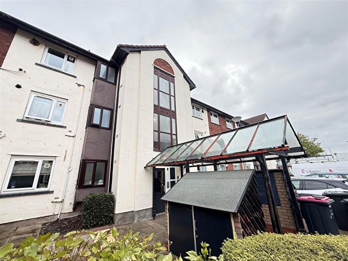 2 Bedroom Flat For Sale In Canterbury Gardens, Salford, M5