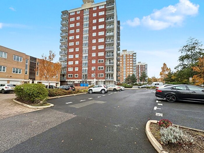 2 Bedroom Flat For Sale In Lakeside Rise, Manchester, M9
