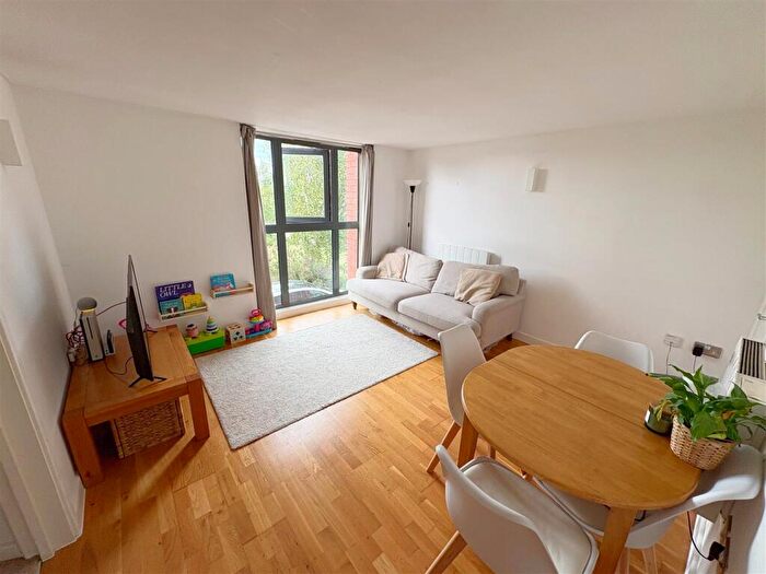 2 Bedroom Apartment For Sale In The Bank Apartments, Totterdown, Bristol, BS4 - Photo 2