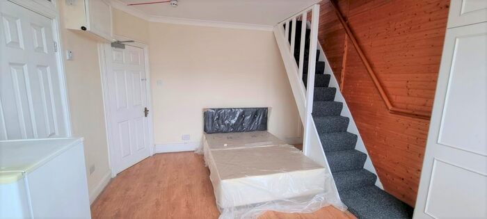 1 Bedroom Flat To Rent In Edgware Road, London, NW2