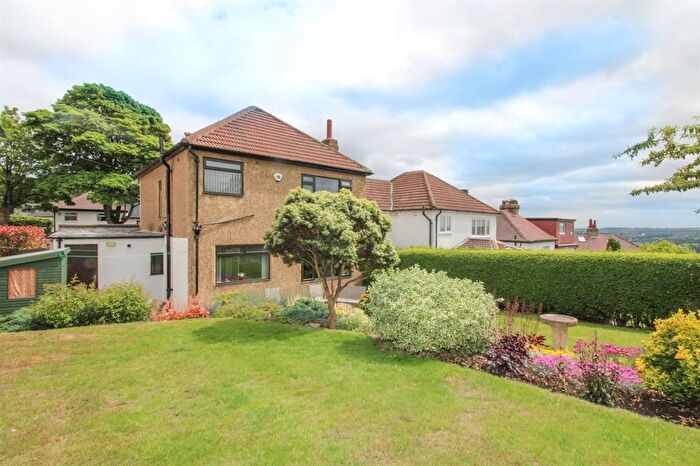 3 Bedroom Detached House For Sale In Carr Lane, Rawdon, Leeds, LS19