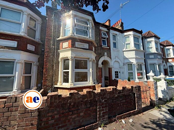 2 Bedroom Flat To Rent In Gatling Road, Abbey Wood, SE2