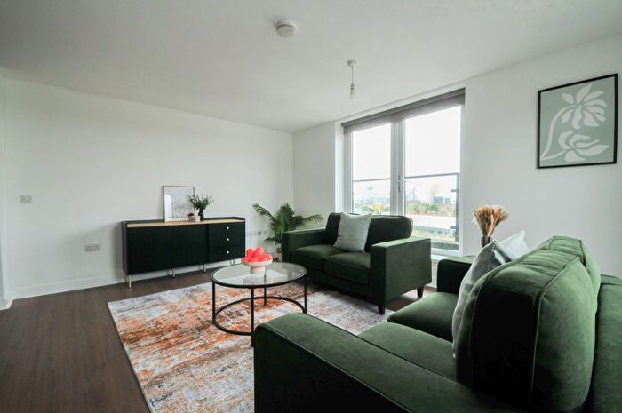 3 Bedroom Flat To Rent In Worrall Street, Salford, M5