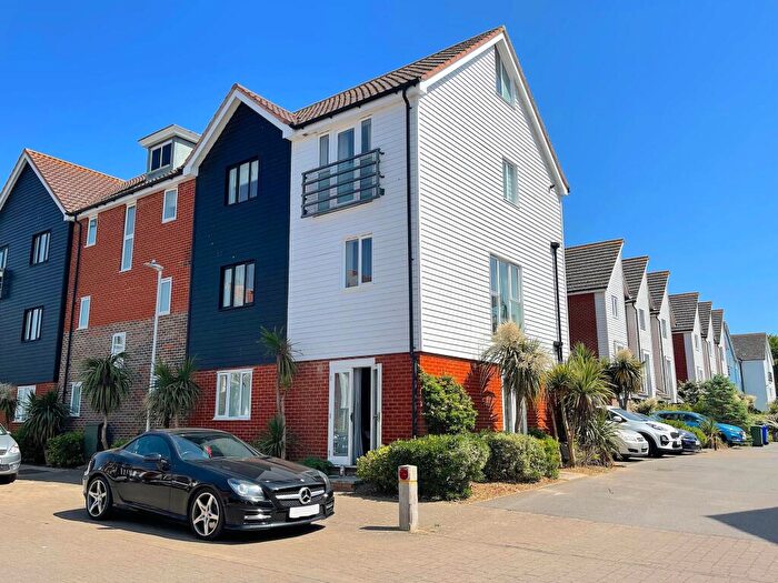 2 Bedroom Flat For Sale In Thomas Neame Avenue, Faversham, ME13