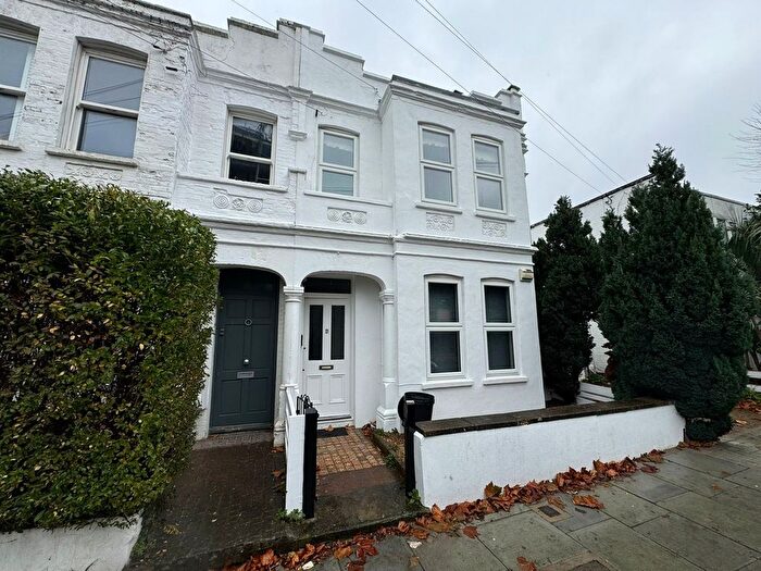 1 Bedroom Flat To Rent In Lebanon Road, Wandsworth Town, SW18