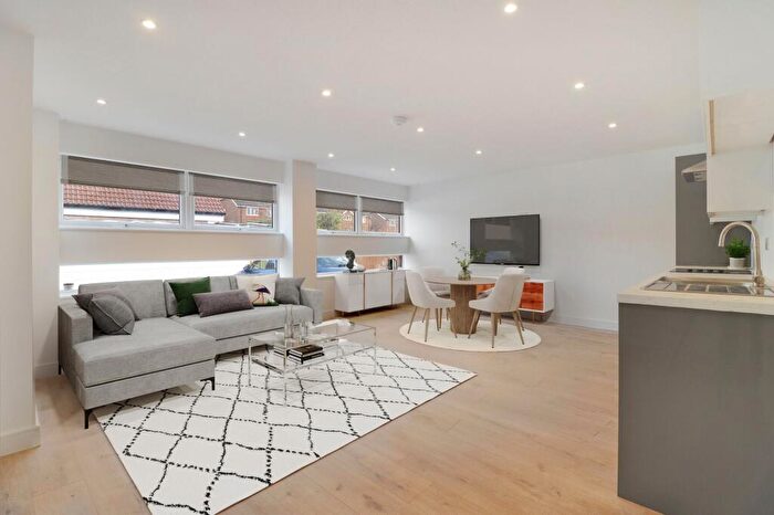 1 Bedroom Property To Rent In Walton Road, Walton Road, KT8