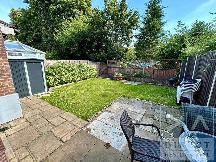 3 Bedroom Semi-Detached House To Rent In Corner Farm Close, Tadworth, KT20
