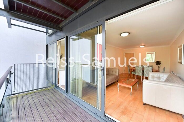 3 Bedroom Apartment To Rent In Boardwalk Place, Canary Wharf, London, E14