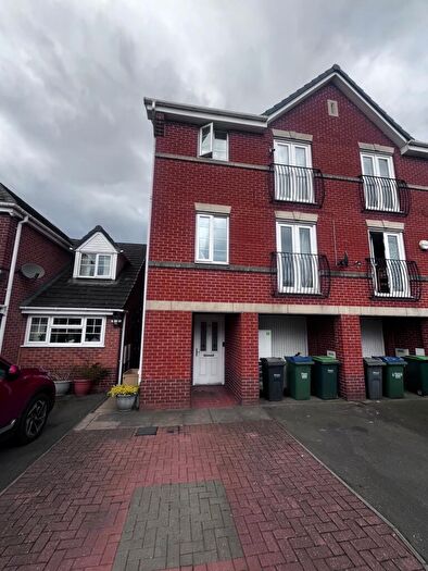 4 Bedroom House To Rent In Narel Sharpe Close, Smethwick, B66