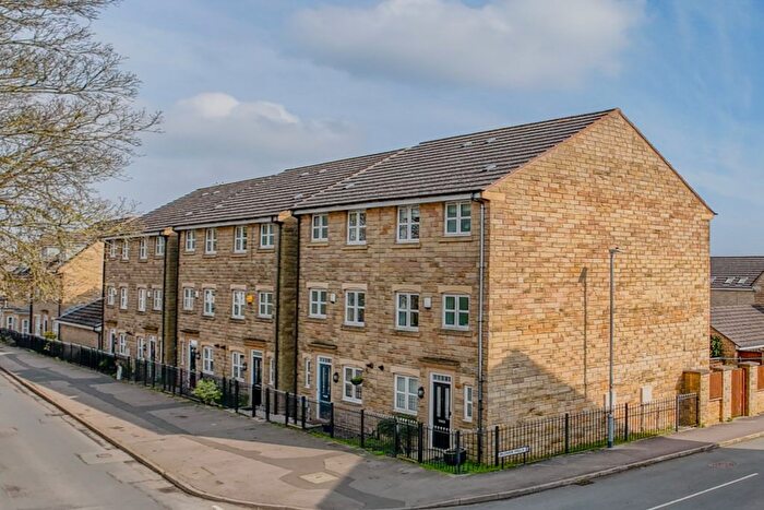 4 Bedroom Semi-detached House For Sale In Plover Road, Lindley, HD3