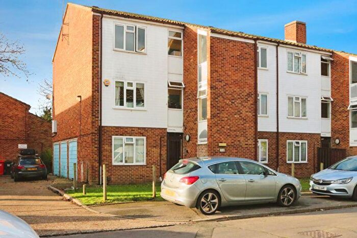 1 Bedroom Flat For Sale In Fox Road, Slough, SL3