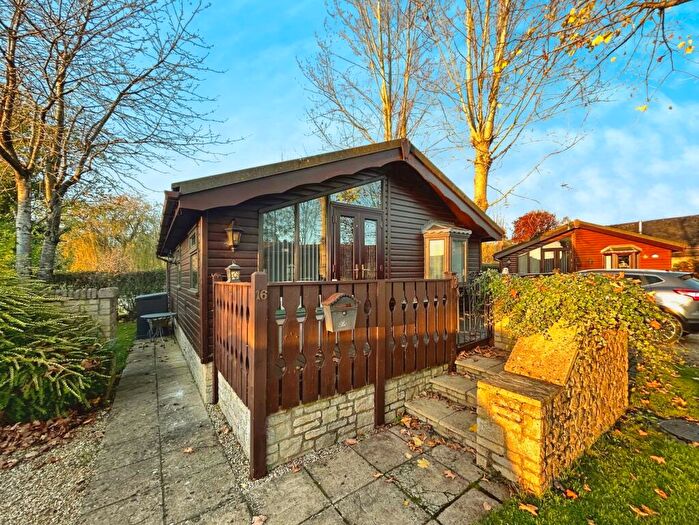 2 Bedroom Detached House For Sale In High Street, Witney, Oxfordshire, OX29
