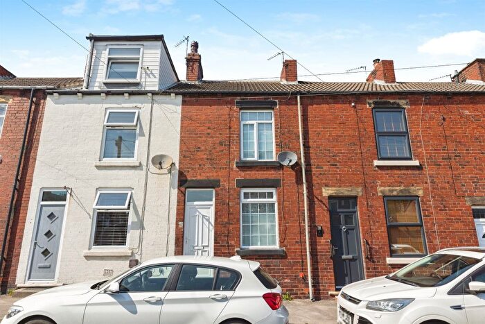 2 Bedroom Terraced House For Sale In Quarry Mount, Ryhill, Wakefield, WF4