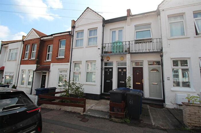 2 Bedroom Maisonette To Rent In Welbeck Road, East Barnet, Hertfordshire, EN4