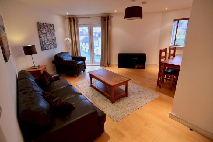 2 Bedroom Flat To Rent In Moorbridge Road, Maidenhead, Berkshire, SL6