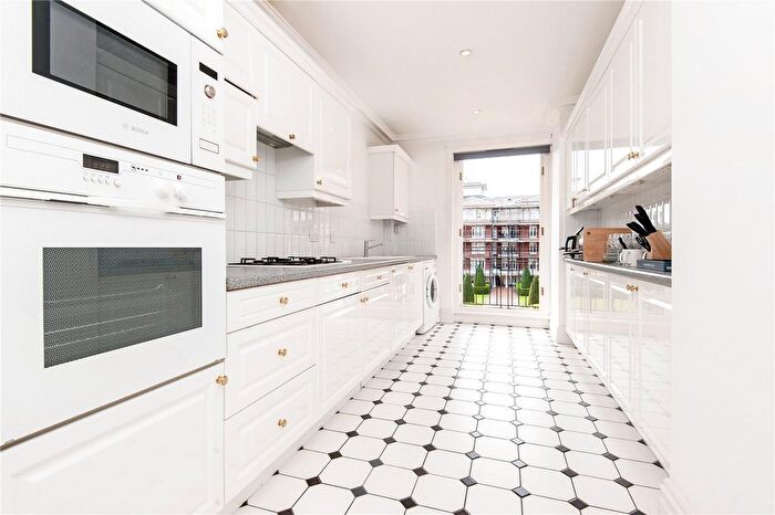 2 Bedroom Flat For Sale In Clevedon Road, Twickenham, TW1