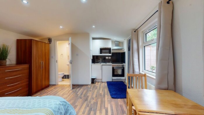 Studio To Rent In Chatsworth Road, London, NW2