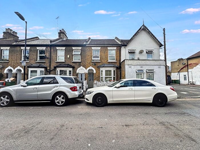 4 Bedroom Property To Rent In St James Road, Stratford, E15