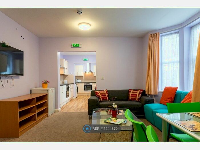 7 Bedroom Semi-Detached House To Rent In Hughenden Road, High Wycombe, HP13