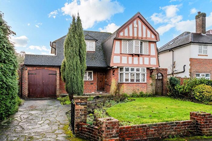 3 Bedroom Detached House For Sale In Fiddicroft Avenue, Banstead, SM7