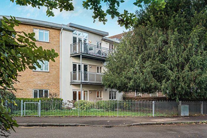 2 Bedroom Flat For Sale In Bridge Wharf, Chertsey, Surrey, KT16