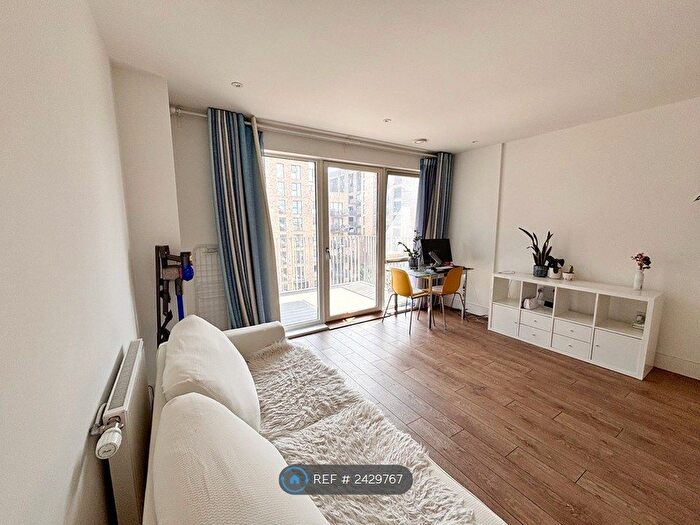 1 Bedroom Flat To Rent In Grattan Court, London, E3