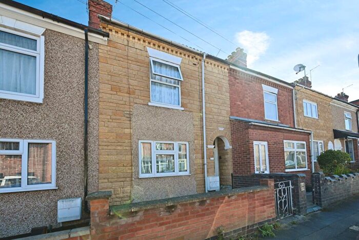 3 Bedroom Terraced House For Sale In Oxford Street, Rugby, CV21