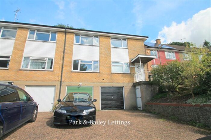 2 Bedroom House To Rent In Bedroom Top Floor Maisonette In Caterham Valley, CR3