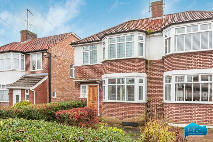 2 Bedroom End Of Terrace House To Rent In Oakhampton Road, Mill Hill, London, NW7