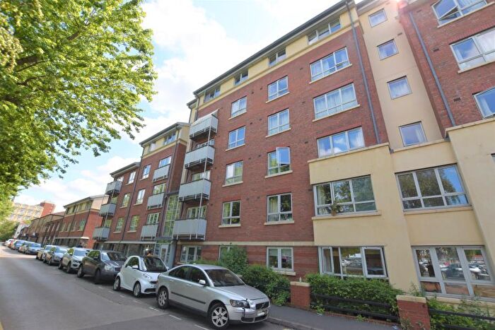 1 Bedroom Flat To Rent In St Peters Court - Bedminster, BS3