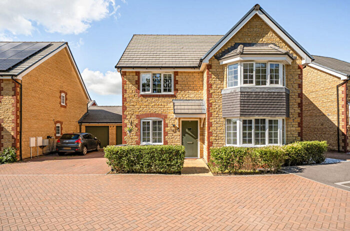 4 Bedroom Detached House For Sale In Ampthill Way, Faringdon, Oxfordshire, SN7