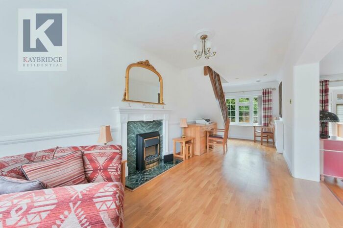 5 Bedroom Detached House For Sale In Chatsfield, Epsom, KT17