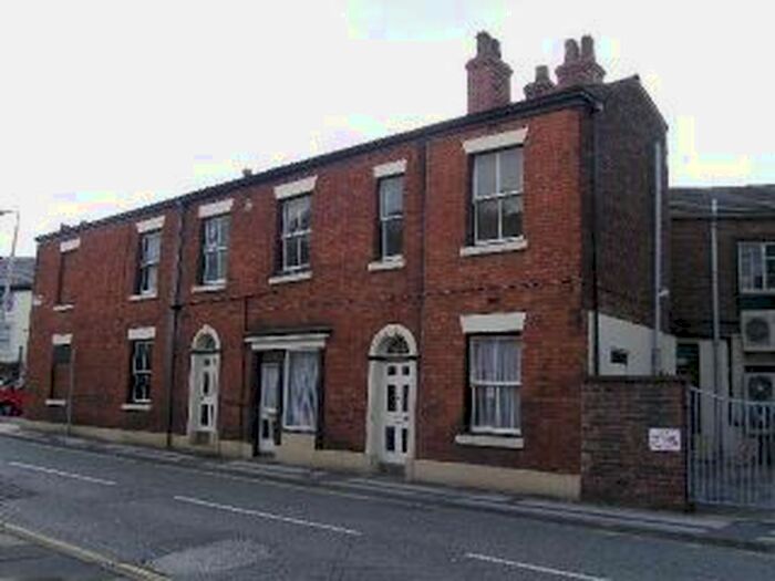 2 Bedroom Flat To Rent In Prestbury Road, Macclesfield, SK10