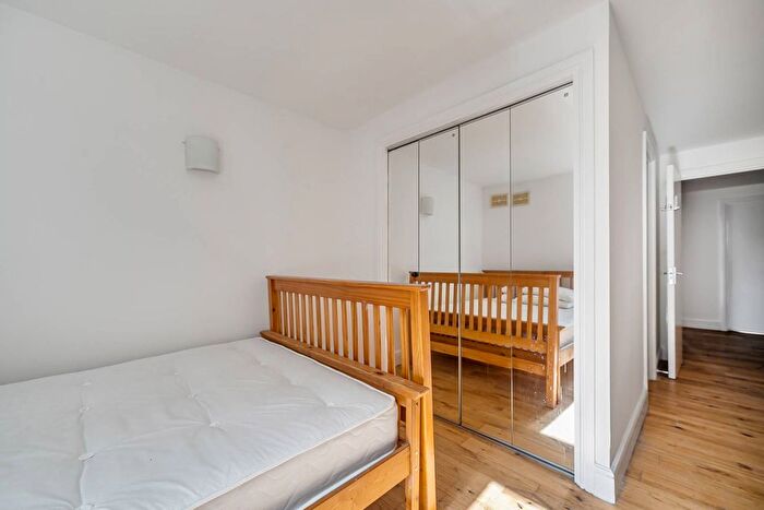 3 Bedroom Flat To Rent In Coke Street, Aldgate, London, E1