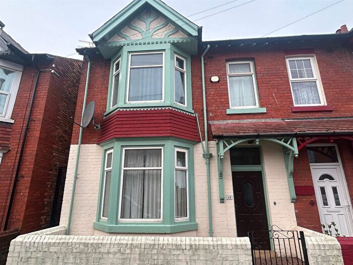 4 Bedroom End Of Terrace House To Rent In Tennyson Avenue, Scarborough, YO12