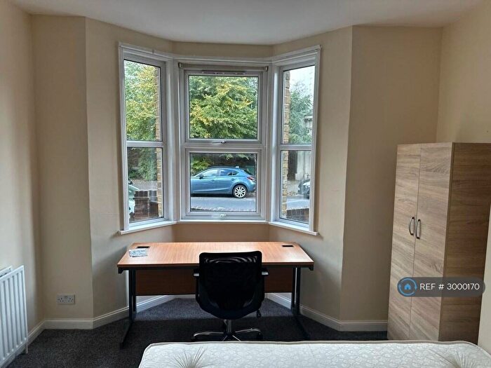 4 Bedroom Semi-Detached House To Rent In Denmark Road, London, SE5