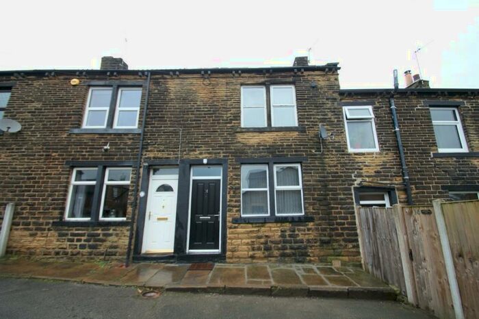 2 Bedroom Town House To Rent In Sharp Row, Pudsey, Leeds, LS28