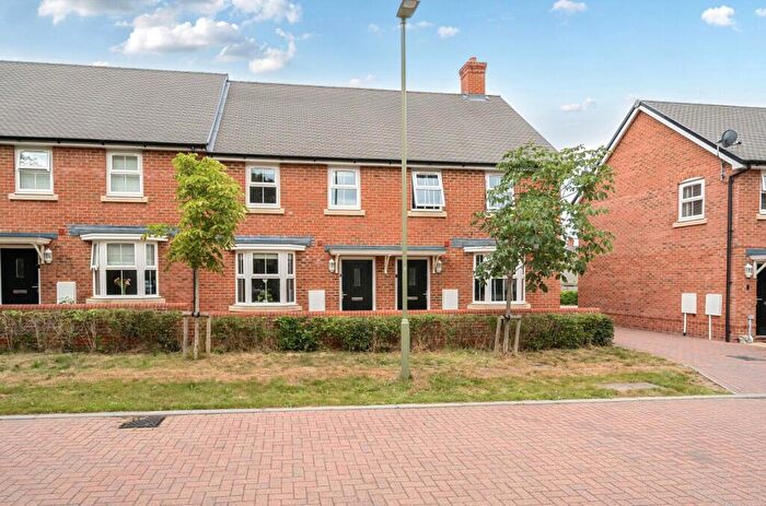 3 Bedroom Terraced House For Sale In Cowslip Drive, Petersfield, Hampshire, GU31