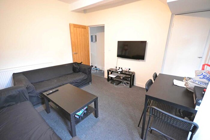 6 Bedroom Terraced House To Rent In Blenheim Road, University, RG1