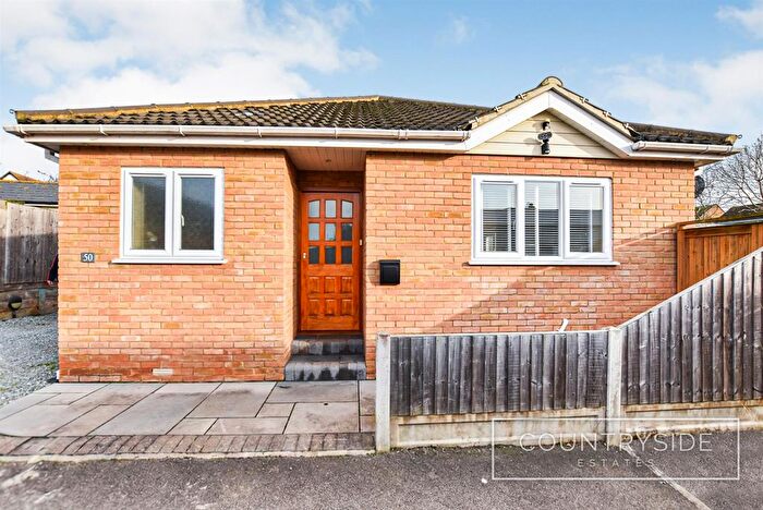 1 Bedroom Detached Bungalow For Sale In High Road, Benfleet, SS7