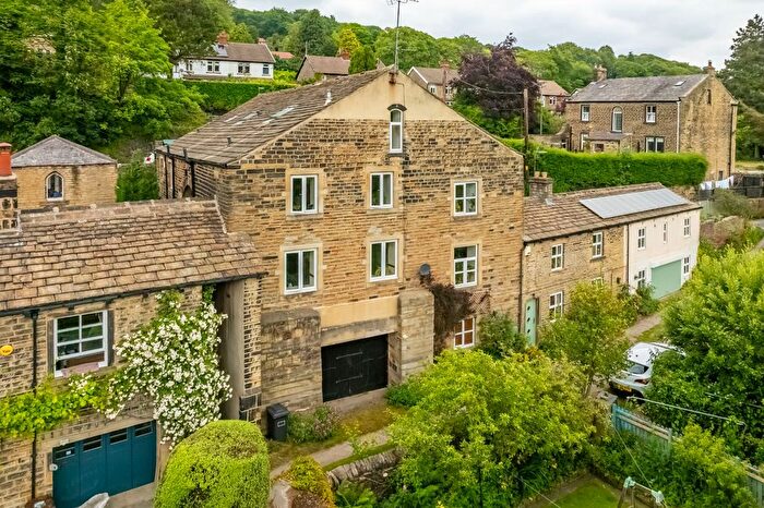 2 Bedroom Terraced House For Sale In Woodhead Road, Holmfirth, HD9