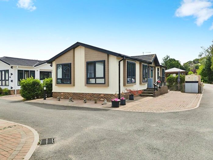 2 Bedroom Park Home For Sale In Barkham Ride, Finchampstead, Wokingham, RG40