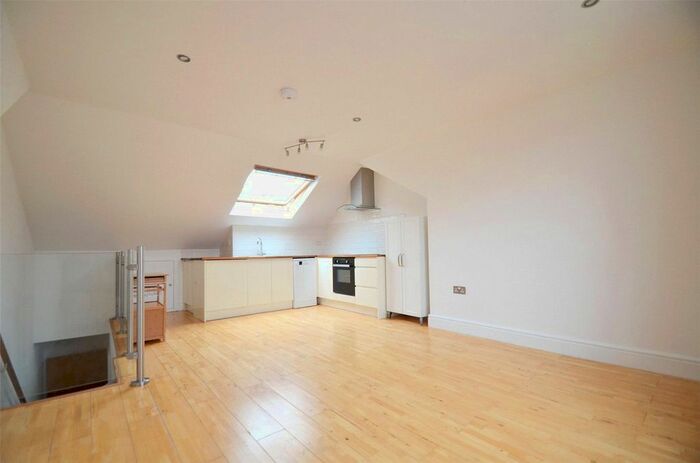 2 Bedroom Flat To Rent In Garlands Road, Redhill, RH1