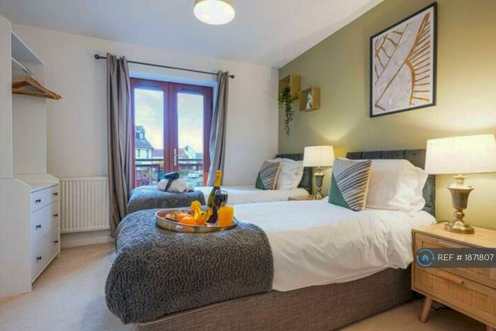 3 Bedroom Semi-Detached House To Rent In Poppy Avenue, Milton Keynes, MK10