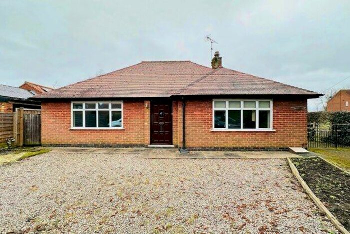 3 Bedroom Bungalow To Rent In Staythorpe Road, Newark, NG23