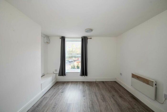 1 Bedroom Flat To Rent In Long Street, Manchester, M24