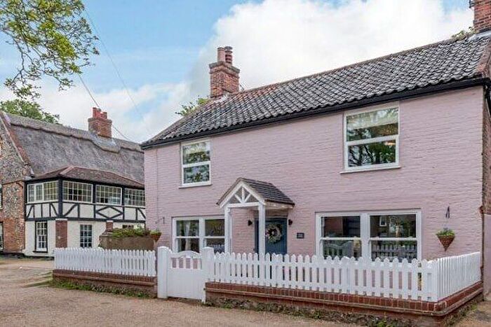 3 Bedroom Cottage To Rent In High Street, Norwich, NR12