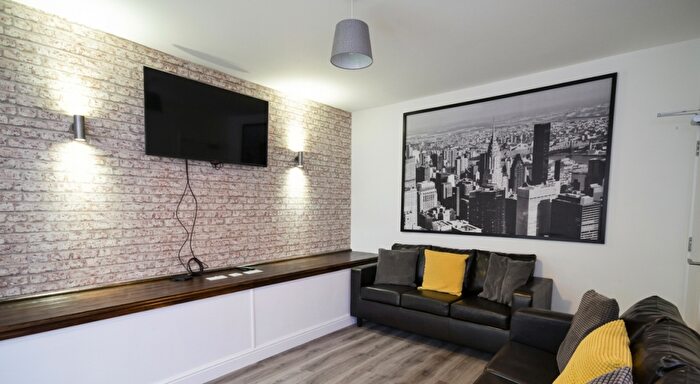 7 Bedroom Detached House To Rent In Bedroom / Lower Road / Spare Rooms, NG9