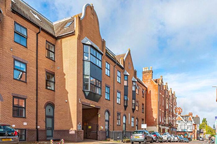 1 Bedroom Apartment For Sale In Norwich Avenue West, Bournemouth, BH2