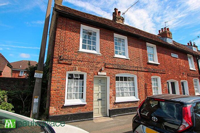 3 Bedroom End Of Terrace House For Sale In Church Lane, West Cheshunt, EN8